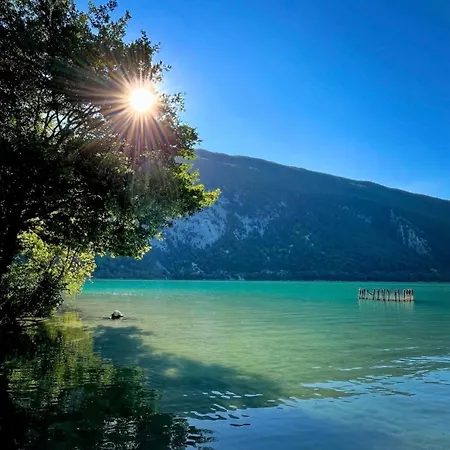 Lecrin D Aiguebelette *